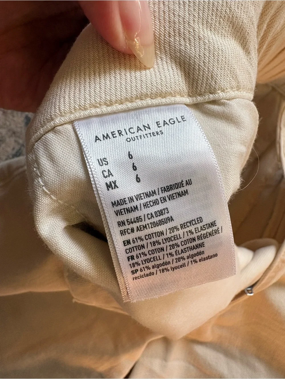 American eagle Stretch Low-Rise Baggy Bermuda Shorts size 6 light tan